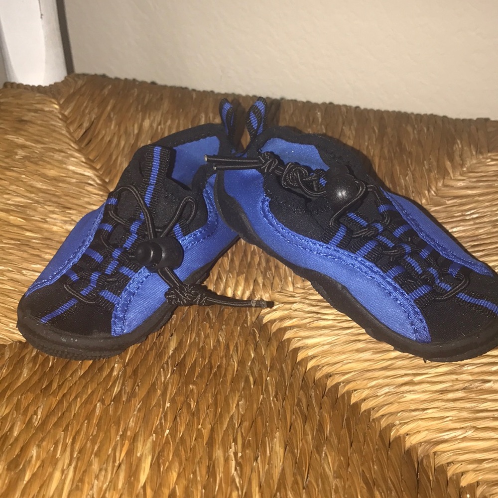 Unisex water shoes